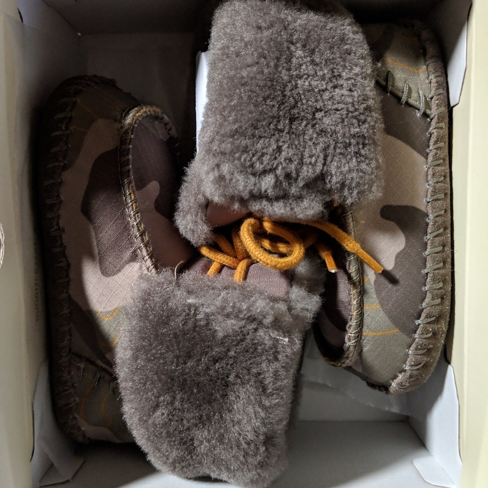 Toddler Sparrow Camo Uggs size 4/5